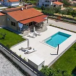 Casa Lumi Comfortable Villa *