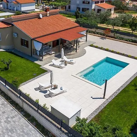 Casa Lumi Comfortable Villa *