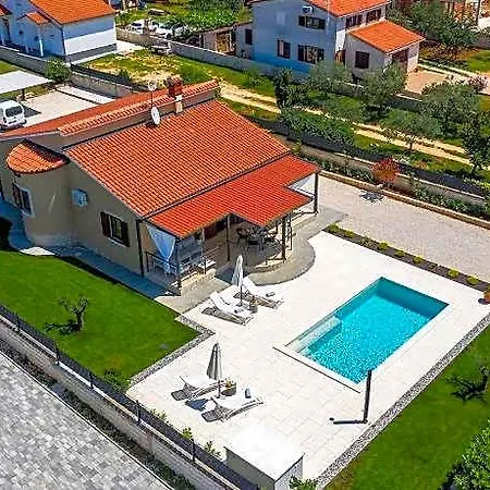 Casa Lumi Comfortable Villa *